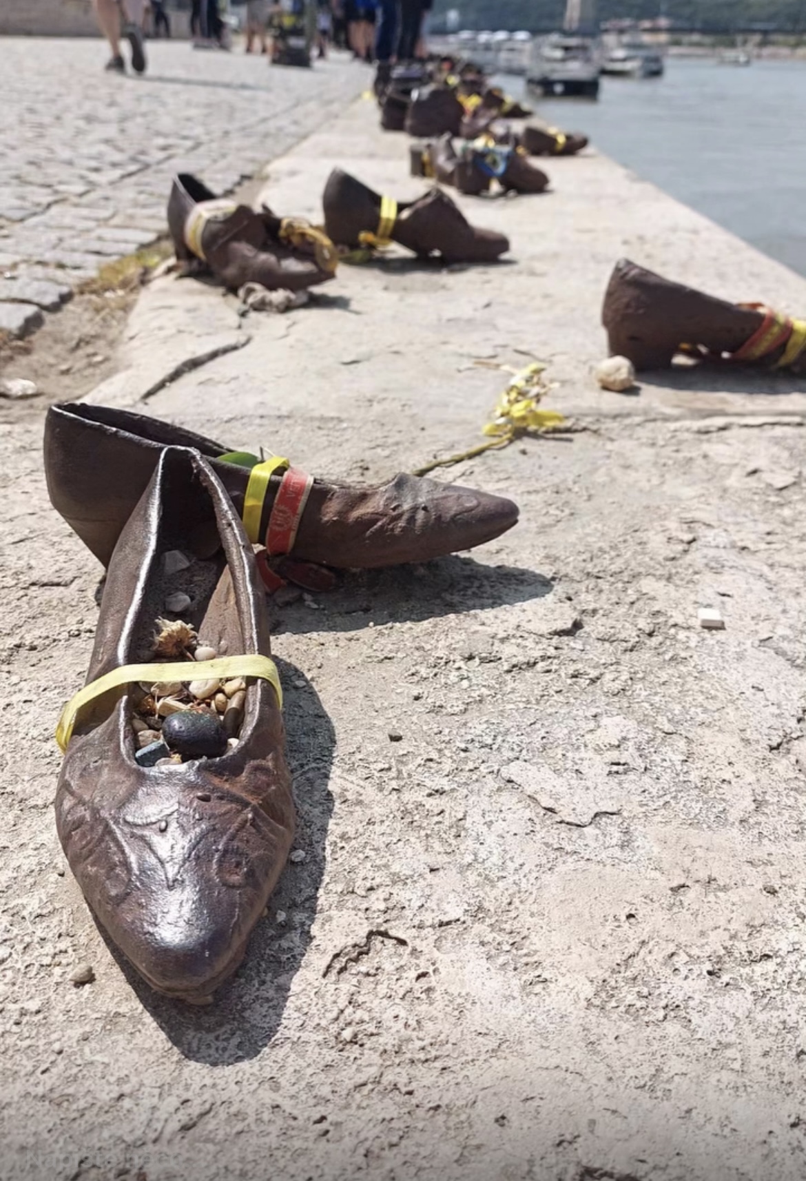 Boty na břehu Dunaje