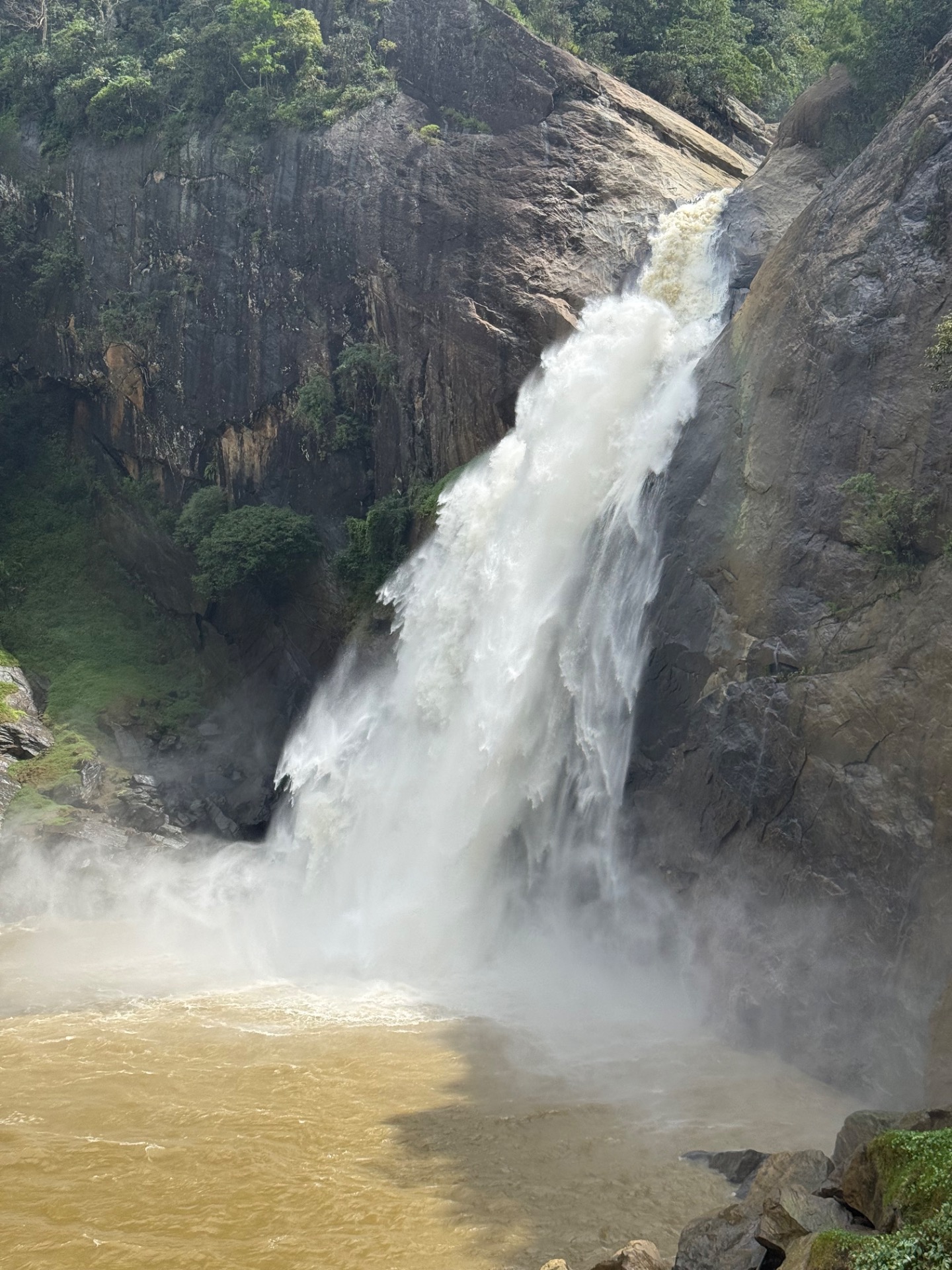 Dunhinda waterfall