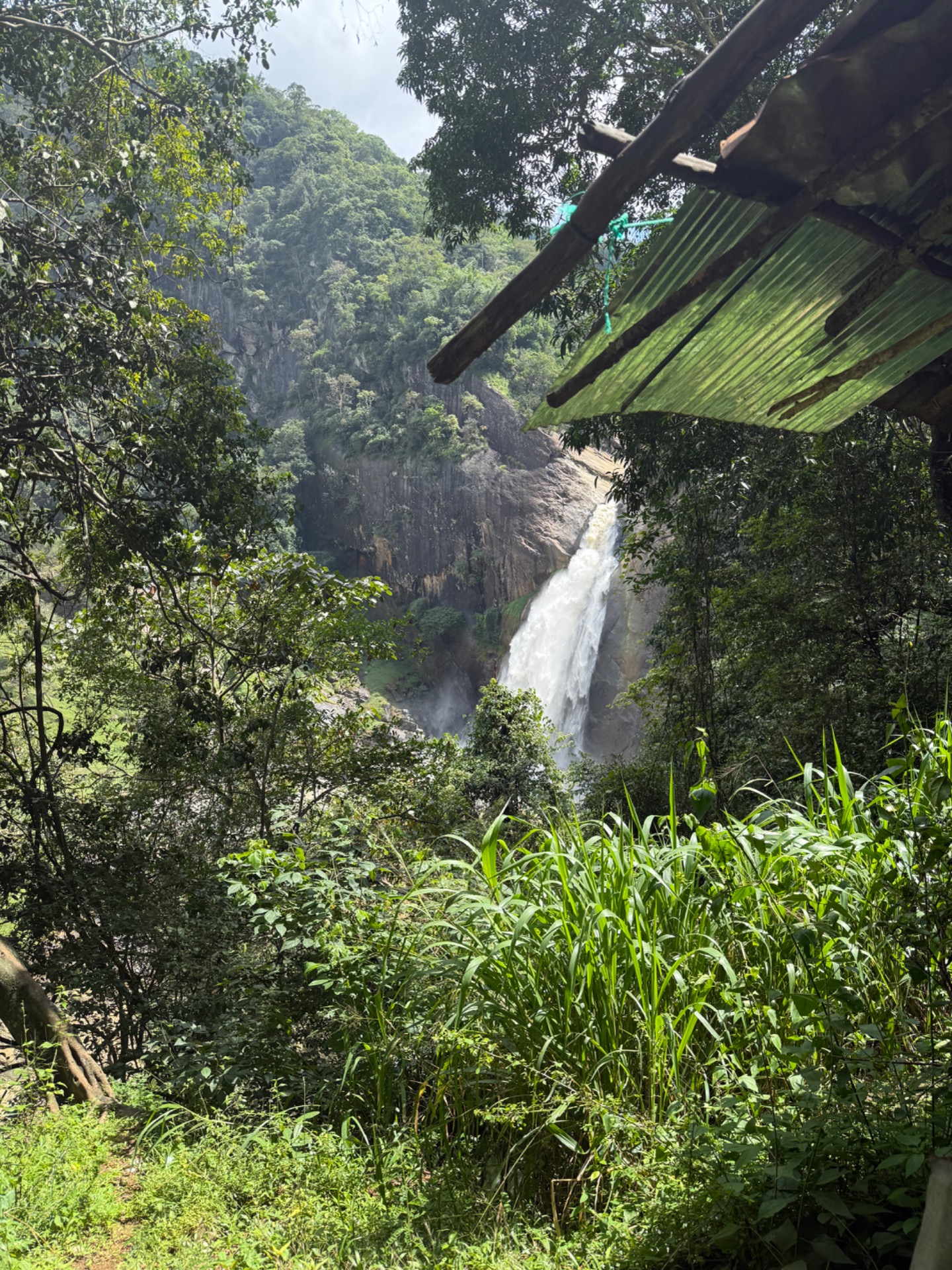 Dunhinda waterfall