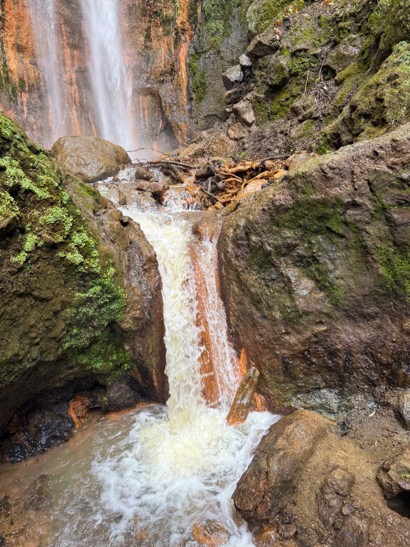 CASCATA DA RIBEIRA QUENTE