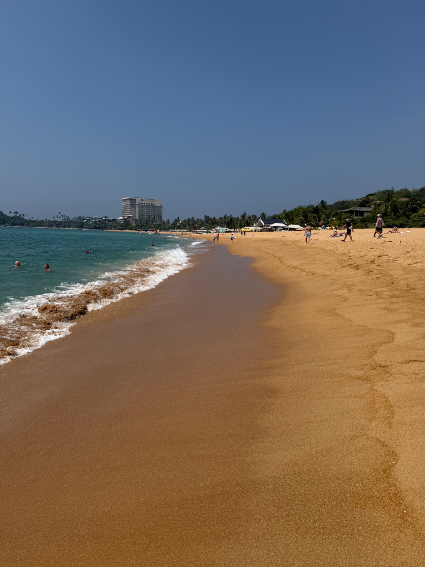 UNAWATUNA BEACH
