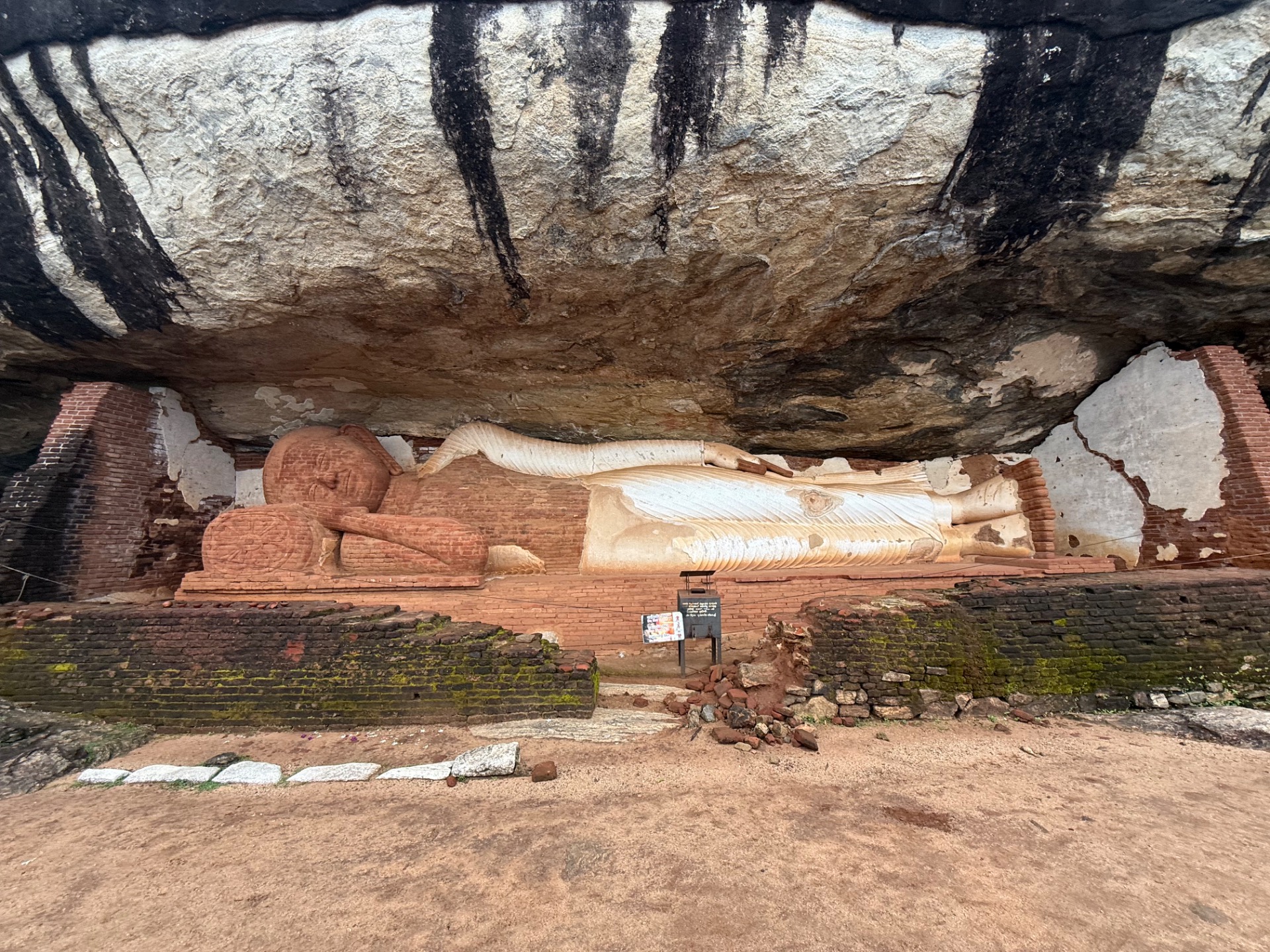 SIGIRIYA ROCK VS. PIDURANGALA ROCK