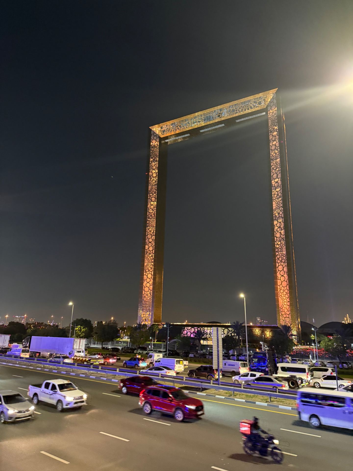 Dubaj Frame