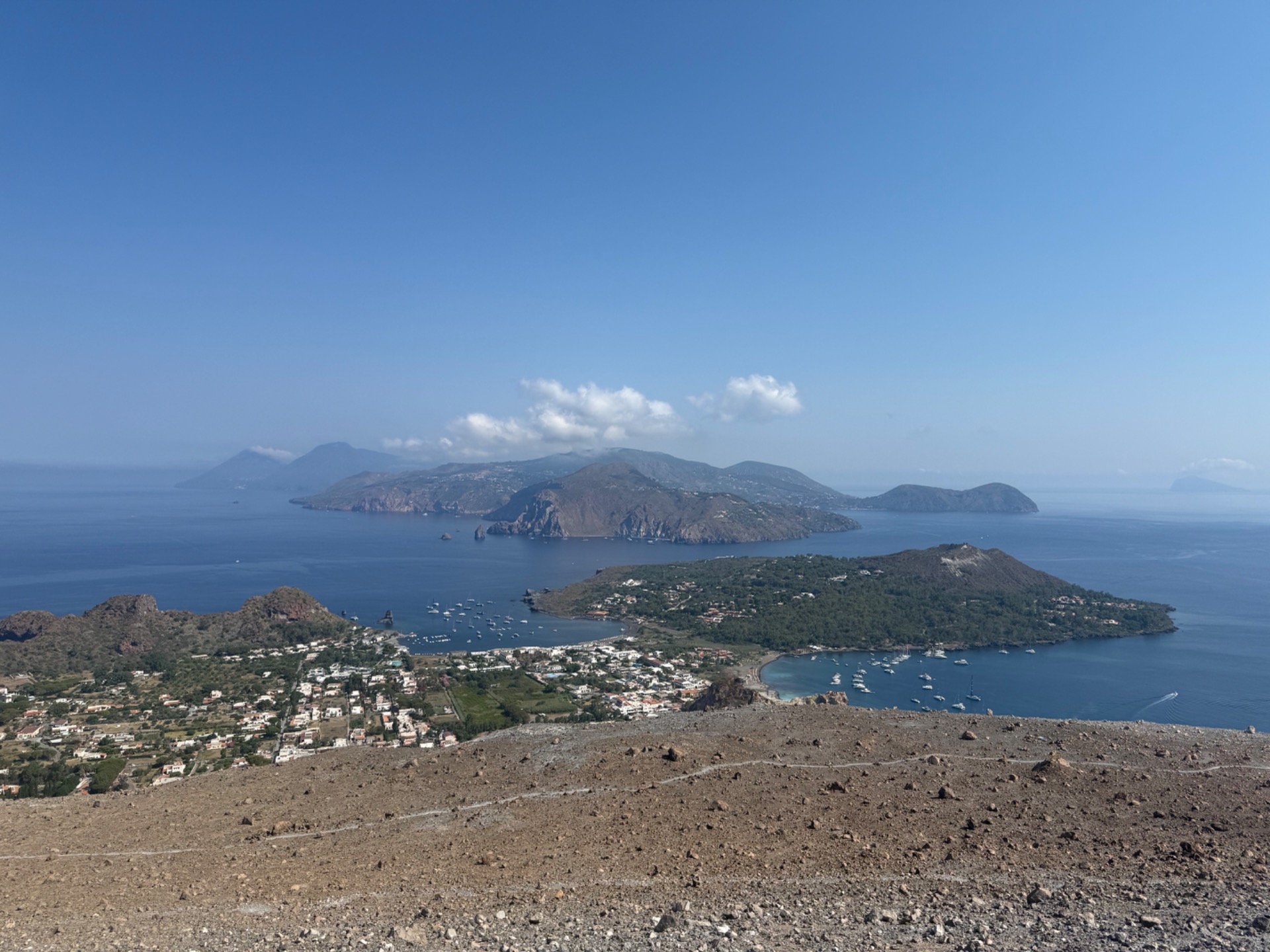 Bahení jezírka Vulcano